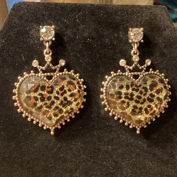 Faux Tortoise Shell Gold Tone Earrings. - Picture 2 of 7